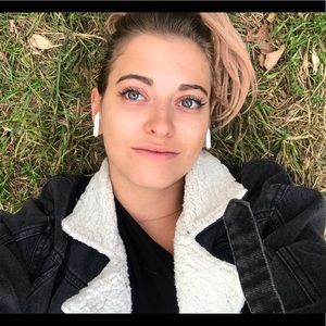 Meet your Posher, Alessa